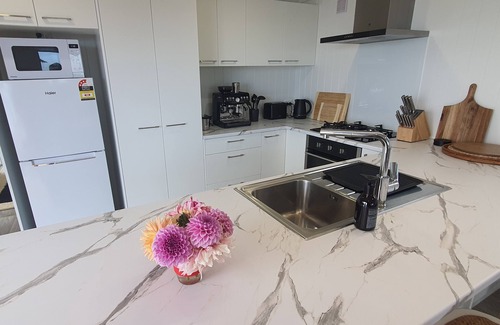 Whakataki Cottage | Romantic hideaway overlooking beautiful Castlepoint.