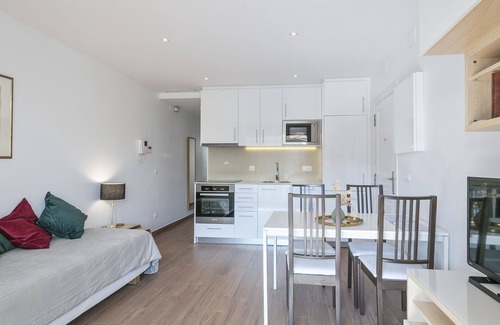 Sant Antoni Apartment | Romantic High Comfort Penthouse With Terrace In Barcelona's Center