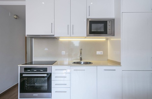 Sant Antoni Apartment | Romantic High Comfort Penthouse With Terrace In Barcelona's Center