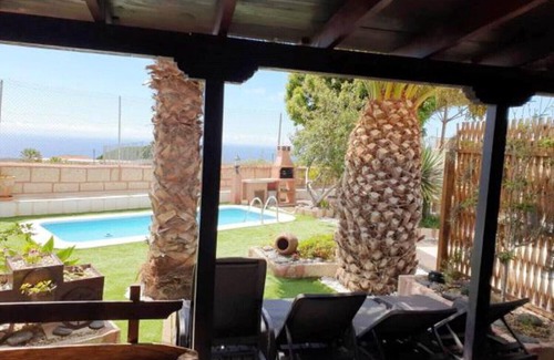 Arico Cottage | Romantic, historic country house with tropical garden