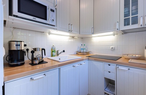 Gmain Apartment | Romantic holiday flat "Alpenliebe" with south terrace and mountain view