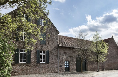 Heinsberg House | Romantic holiday cottage in square farmhouse (free position) with sep. terrace