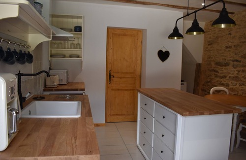 Marquay Cottage | Romantic holiday home, with hot tub, near Sarlat.