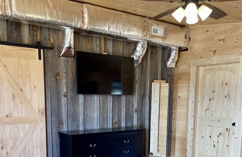 Washington County Cabin | Romantic Honeymoon Cabin Alpaca Mountain Retreat