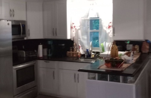 Plainedge House | Romantic House for 6 Adults Near Stores , Parkways, WiFi. TV Every Room