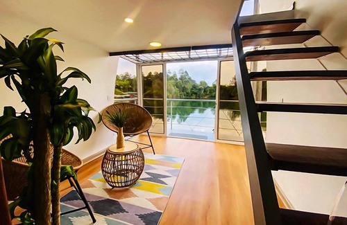 Guatape Boat Rental | Romantic houseboat in nature and enjoy the simplicity of this quiet accommodatio
