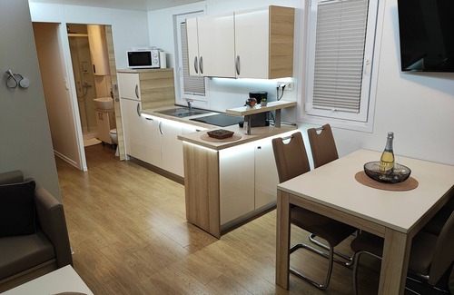 Piran Boat Rental | Romantic houseboat no. 1 with whirlpool - 1 min. from the beach