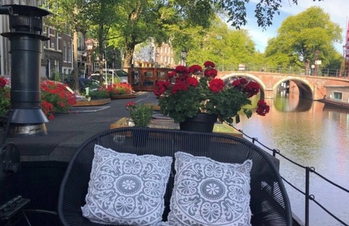 Grachtengordel-Zuid Boat Rental | Romantic houseboat on superb location in canalbelt