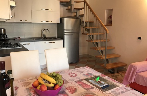 Cassone House | ROMANTIC HOUSEHOLD SUPER PRICE OCTOBER near beach GARAGE.