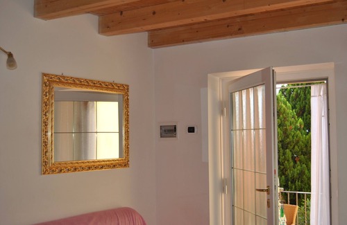 Cassone House | ROMANTIC HOUSEHOLD SUPER PRICE OCTOBER near beach GARAGE.