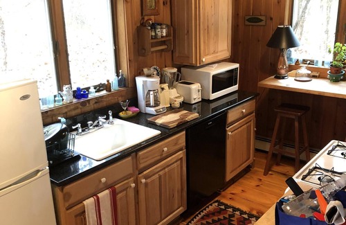 Athens Cabin | ROMANTIC LAKE RETREAT nnNEW YEARS EVE AVAILABLE