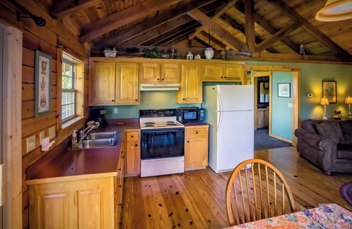 Garfield Cabin | Romantic Lake View Cabin