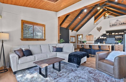 Divide Cabin | Romantic Lakefront Cabin, HOT TUB, VIEWS!