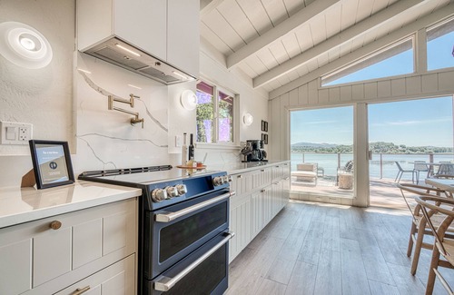 Clear Lake House | Romantic lakefront, hot tub under the stars, huge deck & private dock