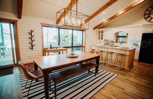 Indian Lake Ski Chalet | Romantic lakefront chalet w/hot tub