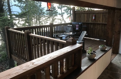 Central Kootenay Cabin | Romantic lakeside Cabin