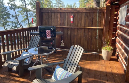 Central Kootenay Cabin | Romantic lakeside Cabin