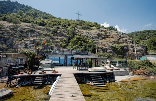 Radozda Villa | Romantic lakeside villa with a private beach!