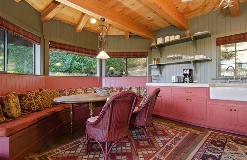 Point Reyes Station House | Romantic Lodge in Point Reyes-Inverness: Picturesque Retreat