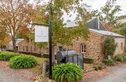 Talunga House | Romantic Loft Stays - Adelaide Hills - Randell's Mill - Wineries