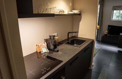 Ermelo House | Romantic Loft w/Garden Terrace