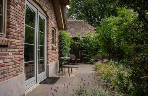 Ermelo House | Romantic Loft w/Garden Terrace