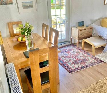 Truro House | Romantic log-burner Cornish Cottage private garden dogs welcome