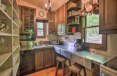 Faber Cabin | Romantic Log Cabin Escape on Delfosse Winery!