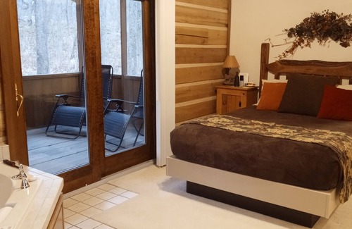 Stockwell Cabin | Romantic log cabin getaway--45 min NW of Indianapolis
