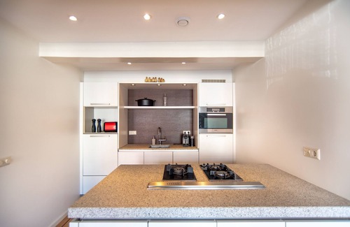 Burgwallen Nieuwe Zijde Apartment | Romantic, luxurious monumental canal apartment. In city center. Walk everywhere.
