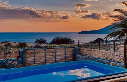 Minoa Pediada Apartment | Romantic luxury apartment by the beach! 3 min to the ocean, with a private pool!