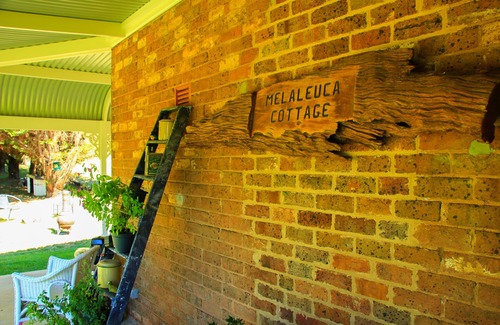 Calare Cottage | Romantic luxury close to town, fine food dining and wineries. EV charger.