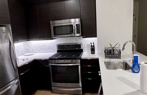 Los Angeles Condo | Romantic Luxury Condo w/Washer & Dryer