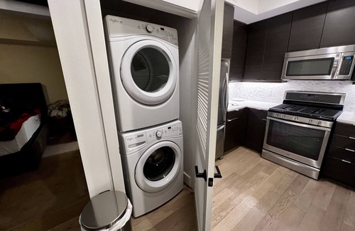 Los Angeles Condo | Romantic Luxury Condo w/Washer & Dryer