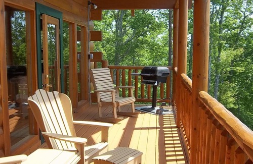 Gatlinburg - Pigeon Forge Cabin | Romantic Luxury Getaway,Breathtaking View,Free HS WiFi,Htub,Xm,Smart Home Theatr
