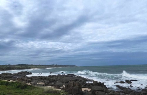 Port Edward Apartment | Romantic Massive room/studio 5 min walk to the beach!