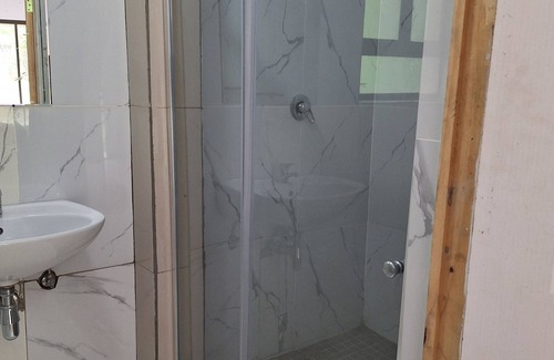 Port Edward Apartment | Romantic Massive room/studio 5 min walk to the beach!