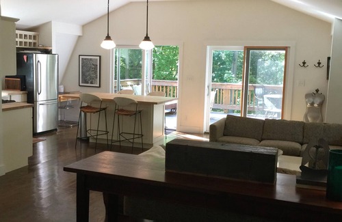 Union Pier House | Romantic Modern Casita Nestled In The Woods. PET FRIENDLY! Close to Beach 🏖️