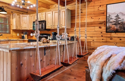 Sevierville Cabin | Romantic Mountain Getaway at Mountain LivInn