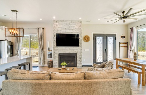 Saint Mary's Cottage | Romantic Mountain Retreat w/Scenic Views!