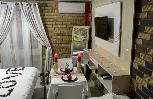 Mabopane Cabin | Romantic night at Makanyaneng Guest lodge