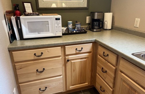 Tomahawk Apartment | Romantic Northwoods Private Lakeside Suite On Deer Lake in Northern Wisconsin