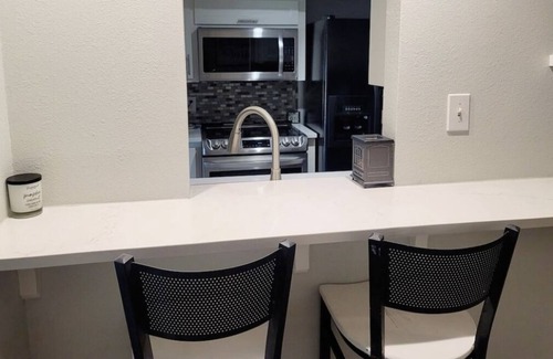 Rockwall House | Romantic Oasis King Size Suite Lakefront