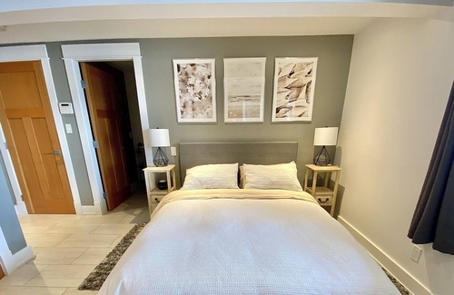 Chemainus Apartment | Romantic ocean front studio with hot tub and fire pit