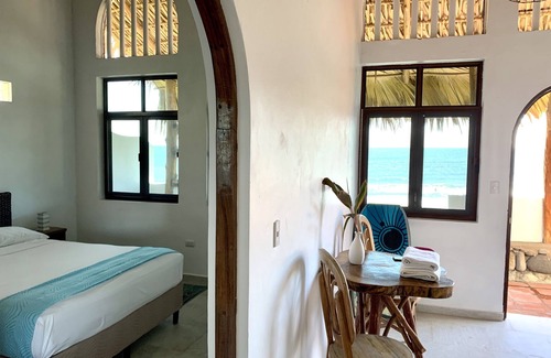 Tamanique Cottage | Romantic Oceanfront Cottage with Beach & Pool Access