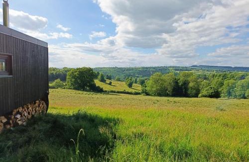 Dowdeswell Apartment | Romantic Off-Grid Cabin Views of Cotswolds