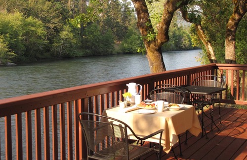 Trail Cabin | Romantic & private cabin on Rogue River, 1 hr from Crater Lake