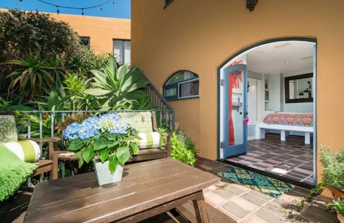 Mission Hills Apartment | Romantic Private Canyon Retreat