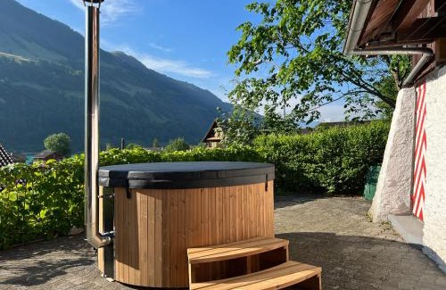 Lungern Ski Chalet | Romantic private superior Swiss Chalet with Hottub