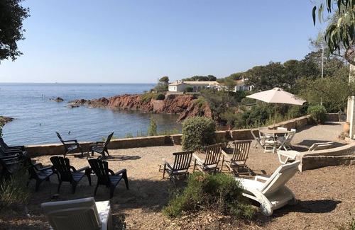 Antheor House | Romantic Provencal house 1947, waterfront on small beach.